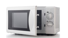 カップラーメンを電子レンジで調理する際の注意点と方法